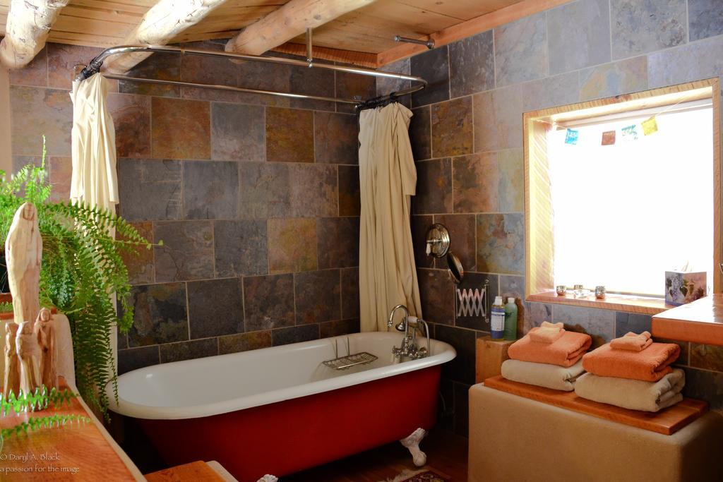 Casa Gallina - An Artisan Inn 타오스 객실 사진